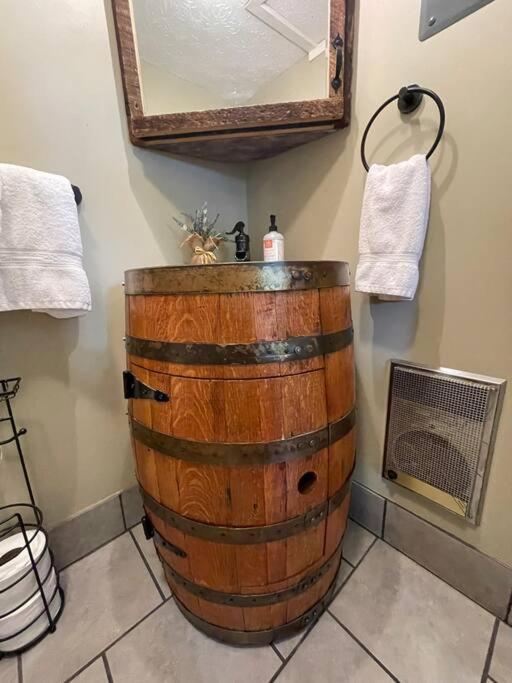 Bourbon Trail Cabin On The Farm Lawrenceburg Екстериор снимка