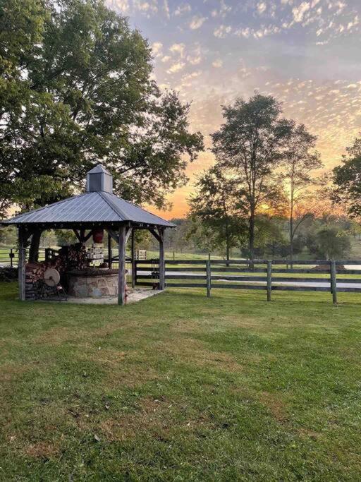 Bourbon Trail Cabin On The Farm Lawrenceburg Екстериор снимка