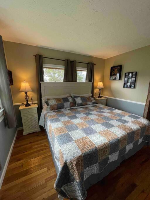 Bourbon Trail Cabin On The Farm Lawrenceburg Екстериор снимка